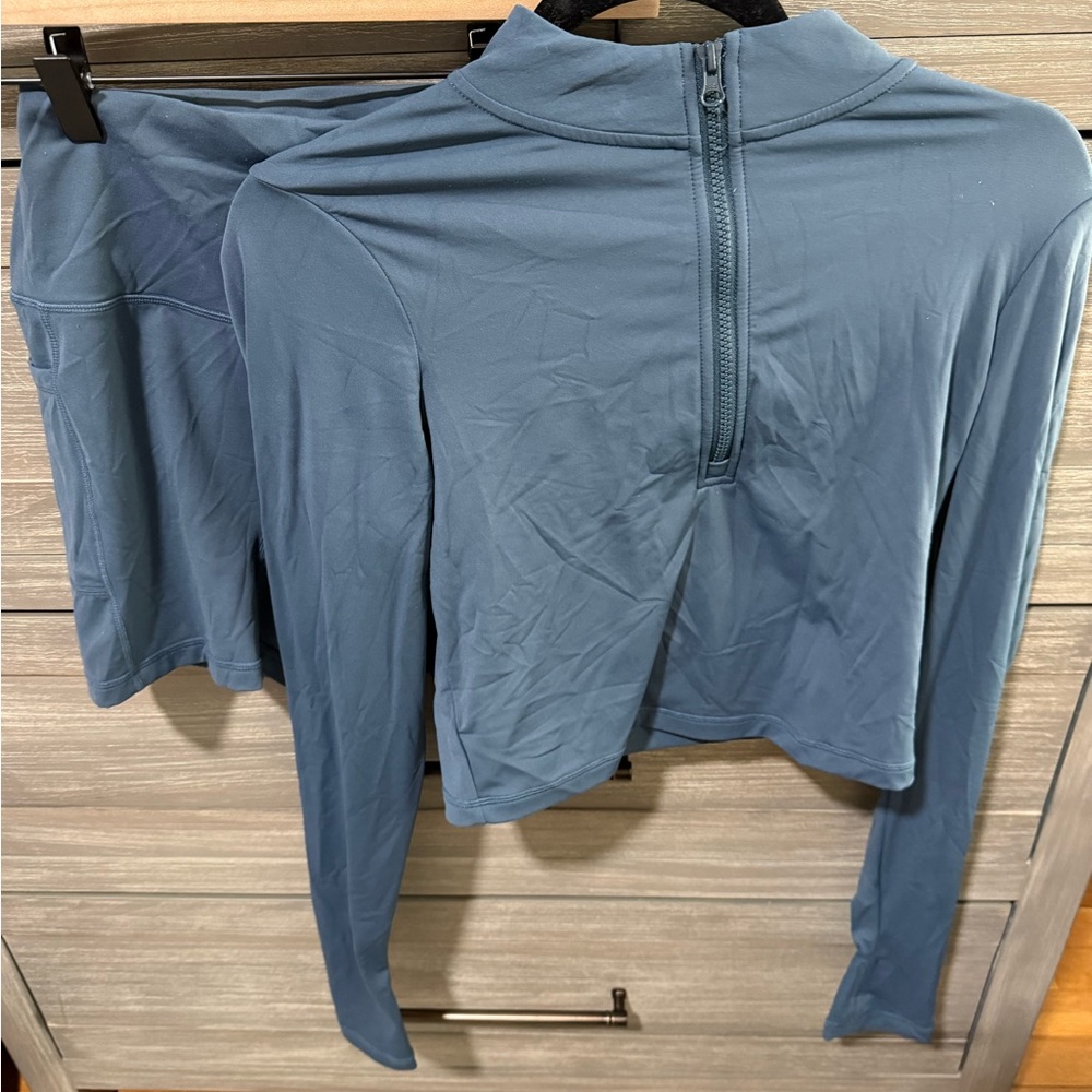 Set active Airluxe pocket short (small) and quarter zip(medium) in compass blue